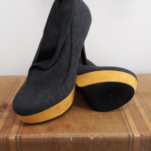 Kelsi Gray Platform Pumps - Picture 4 of 4